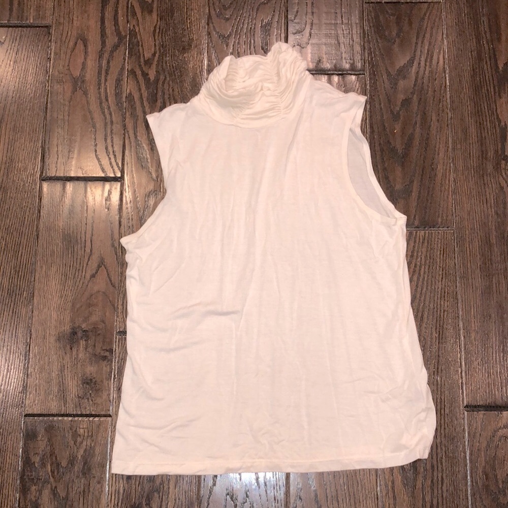 Leo and Nicole white top sleeveless size large